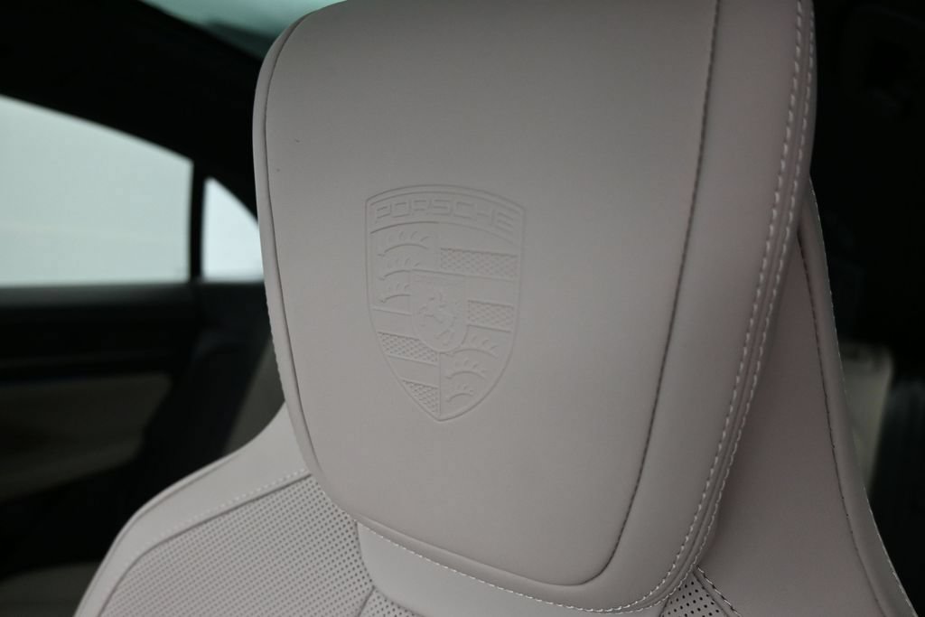 Used 2026 Porsche Macan Electric RWD image 9