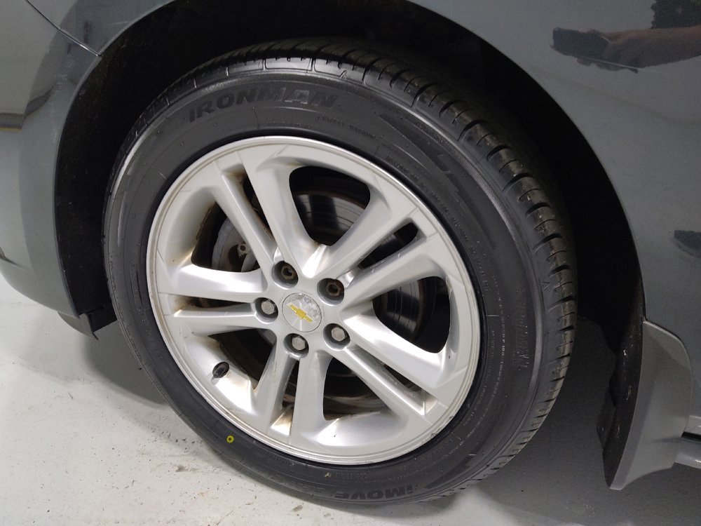 Used 2017 Chevrolet Cruze LT image 31