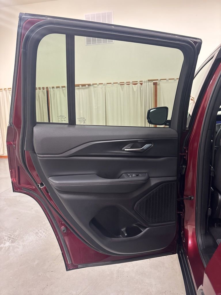 Used 2024 Jeep Grand Cherokee Altitude image 22