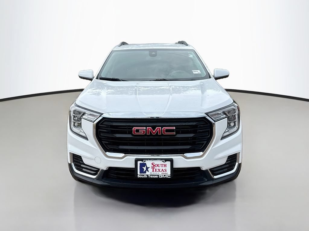 Used 2024 GMC Terrain SLE w/ Driver Convenience Package FWD image 2