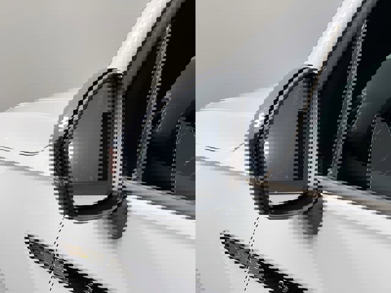 Used 2022 Volkswagen Tiguan SE R-Line image 10