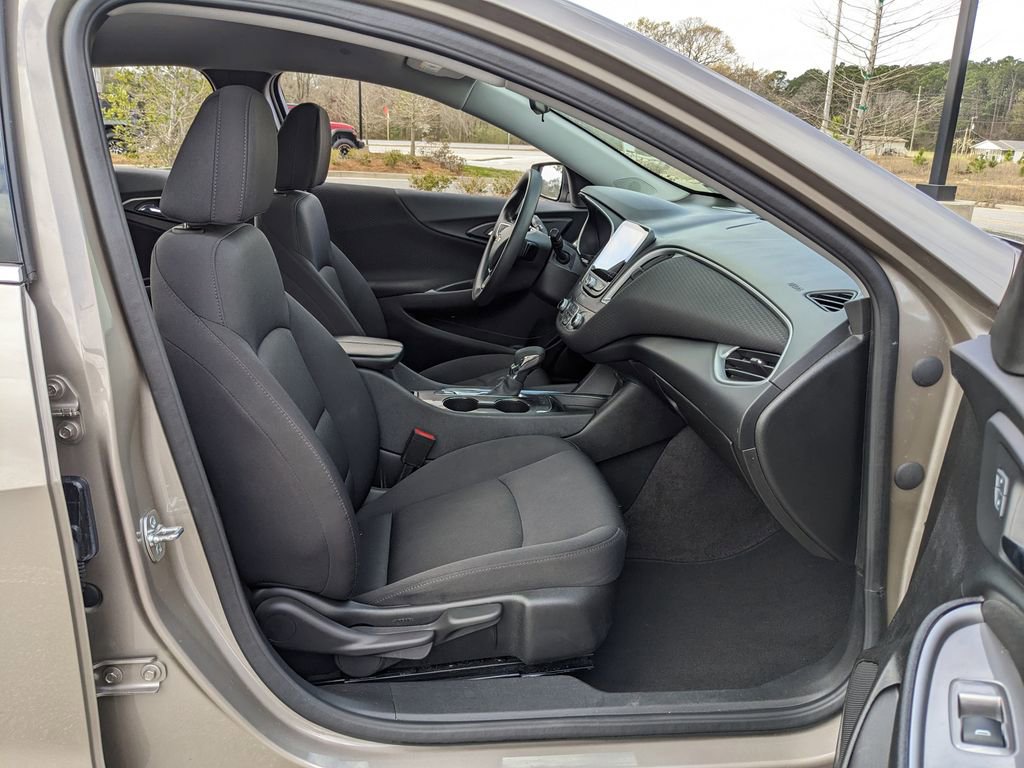 Used 2025 Chevrolet Malibu LT image 45
