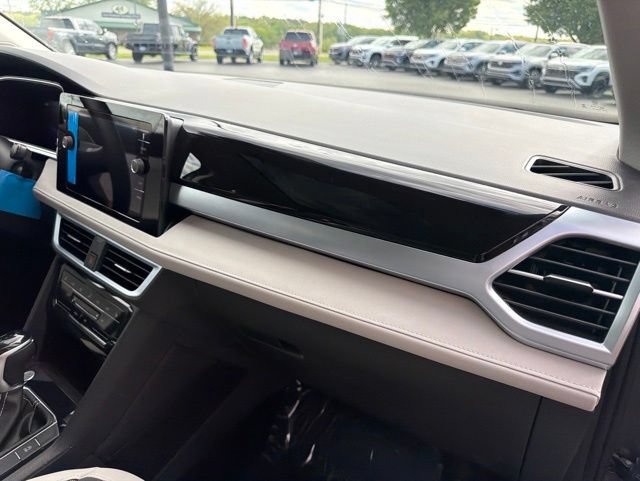 New 2026 Volkswagen Taos SE AWD/4WD image 28