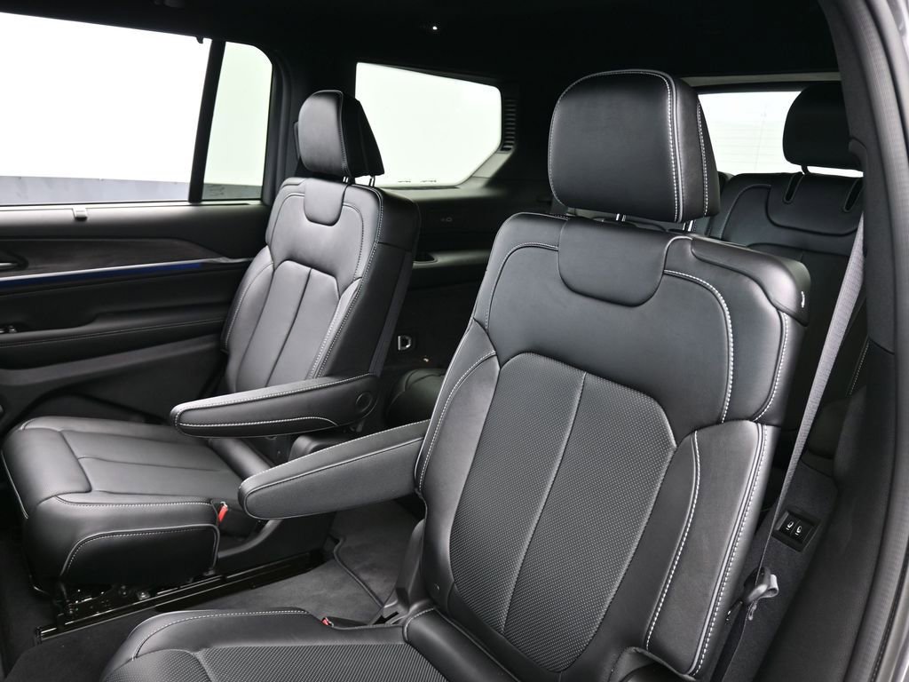 Used 2024 Jeep Grand Cherokee L Overland w/ Luxury Tech Group IV image 38