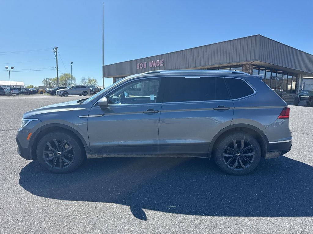 Used 2023 Volkswagen Tiguan SE image 2