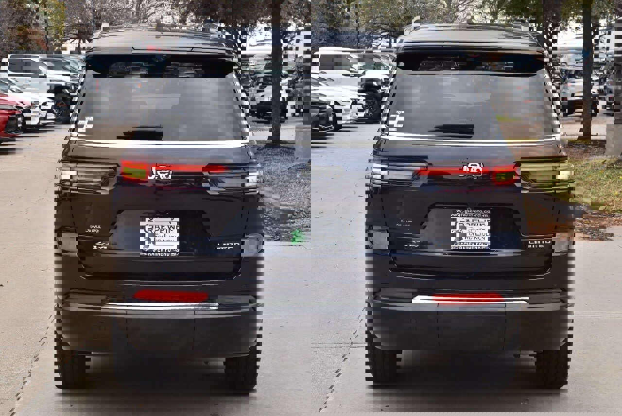 Used 2023 Jeep Grand Cherokee L Limited w/ Luxury Tech Group II image 9