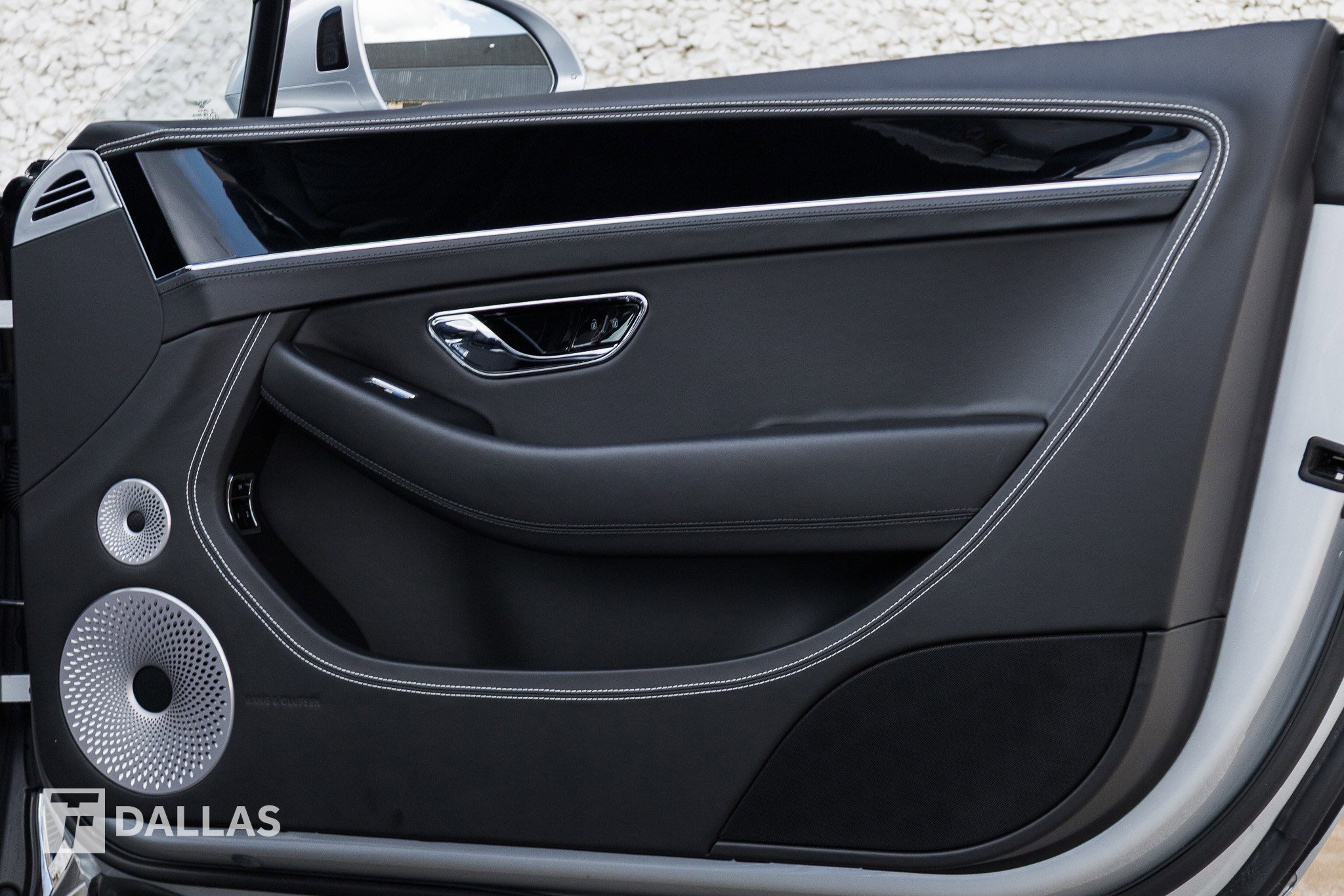 Used 2023 Bentley Continental GT V8 image 33