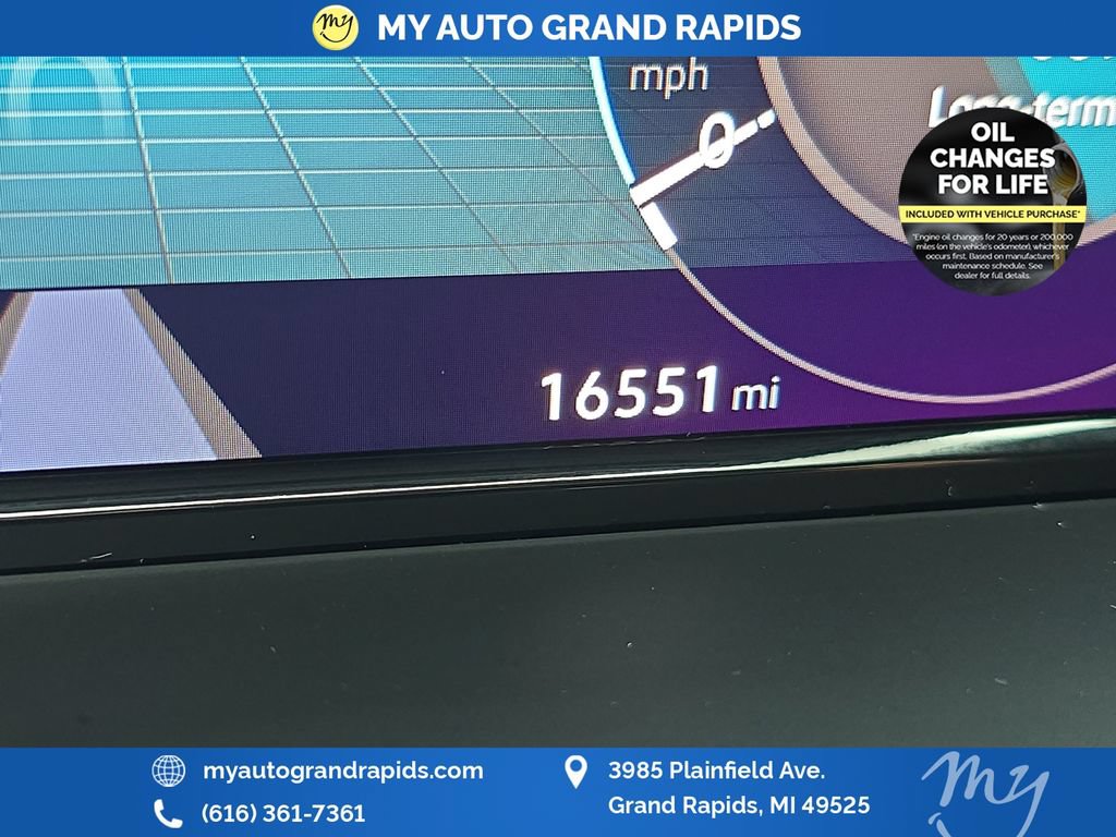 Used 2025 Volkswagen Atlas SE AWD/4WD image 17