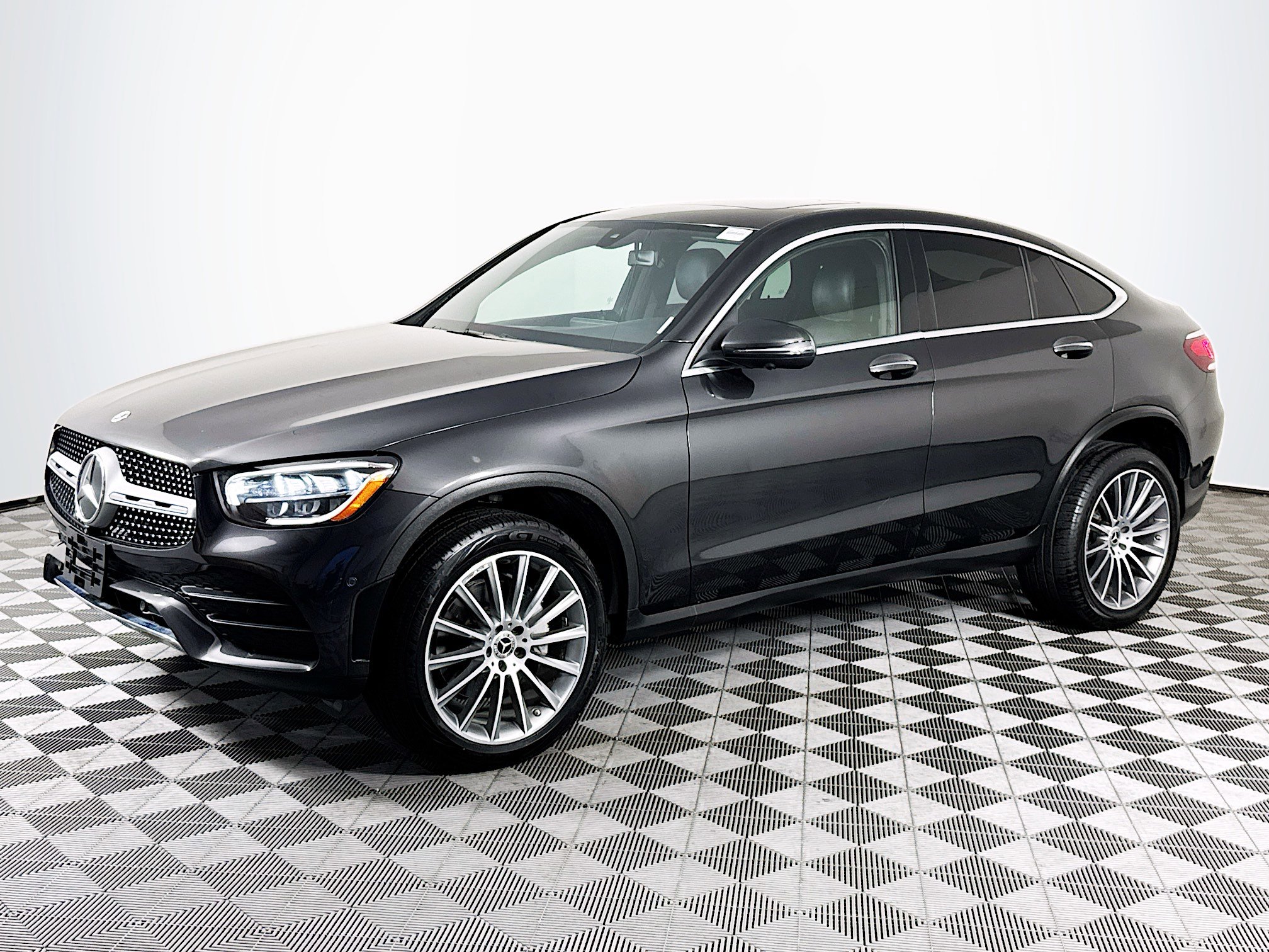 Used 2021 Mercedes-Benz GLC 300 4MATIC Coupe image 4