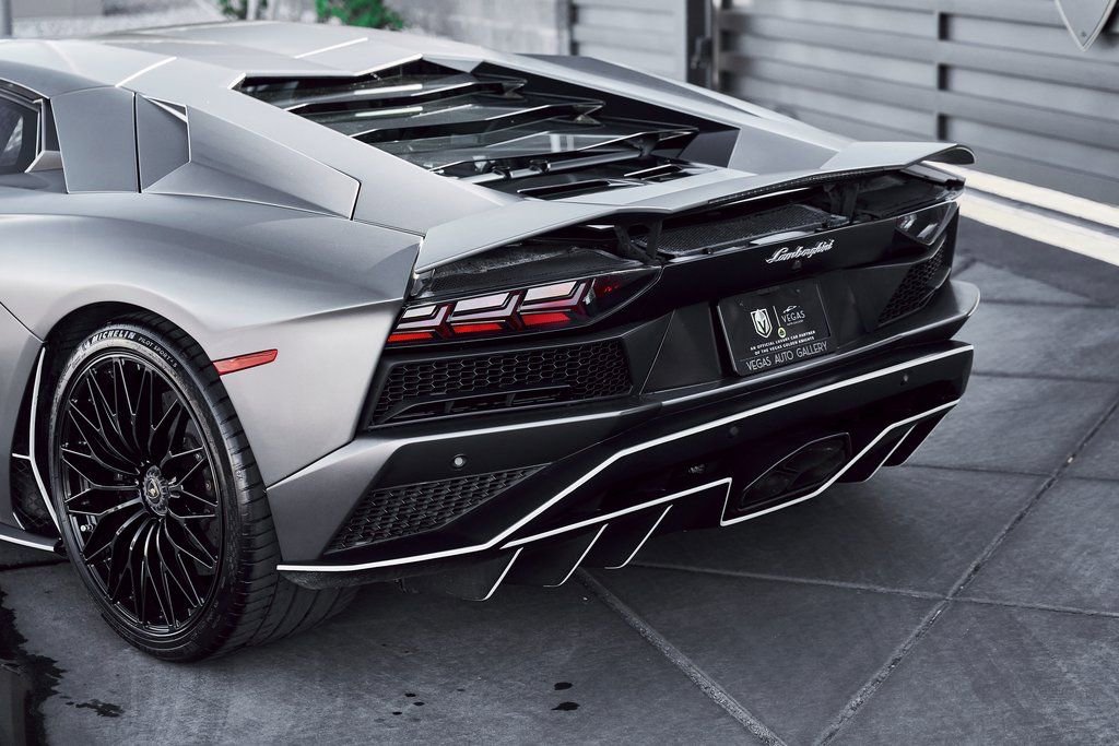Used 2018 Lamborghini Aventador S AWD/4WD image 21