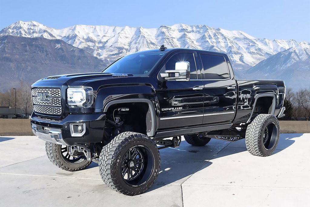 Used 2018 GMC Sierra 2500 Denali w/ Duramax Plus Package image 2