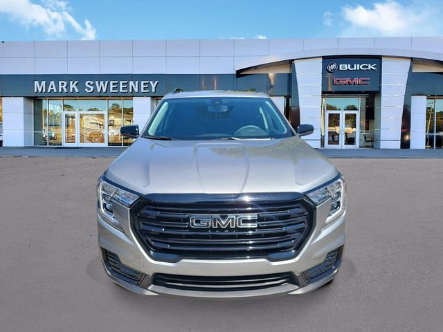 Used 2024 GMC Terrain SLE w/ Driver Convenience Package AWD/4WD image 2