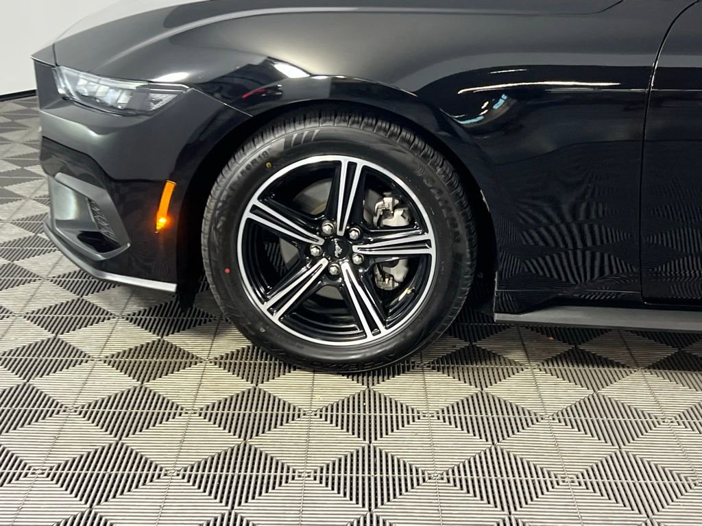 Used 2025 Ford Mustang Premium image 9