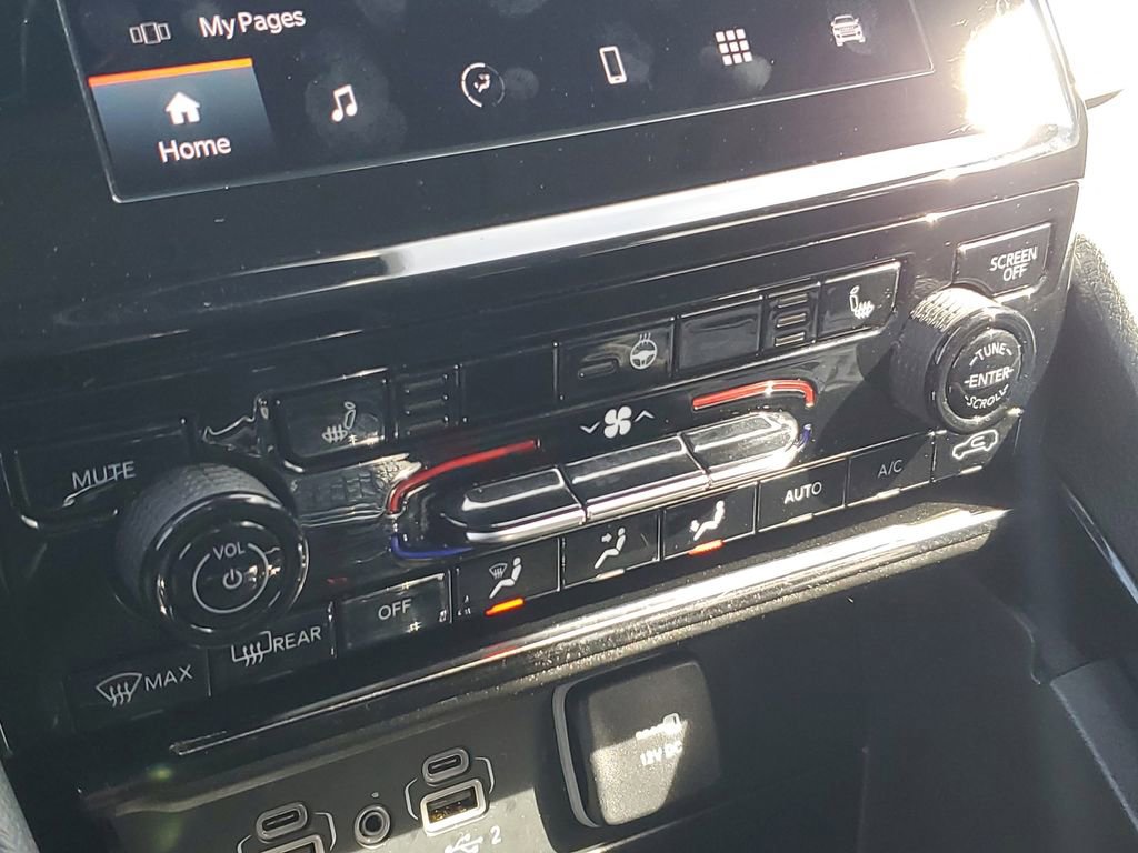 Used 2023 Jeep Grand Cherokee Laredo image 17