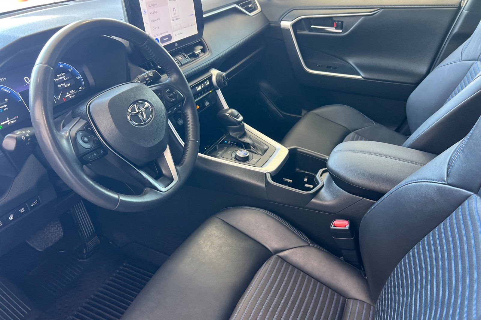 Used 2023 Toyota RAV4 XSE AWD/4WD image 7