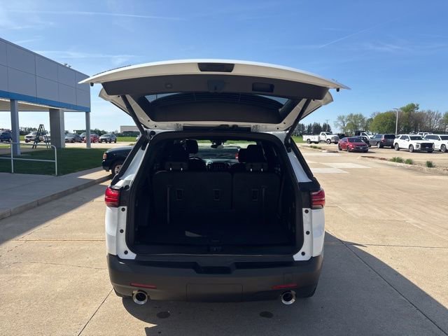 Used 2023 Chevrolet Traverse LT FWD image 17