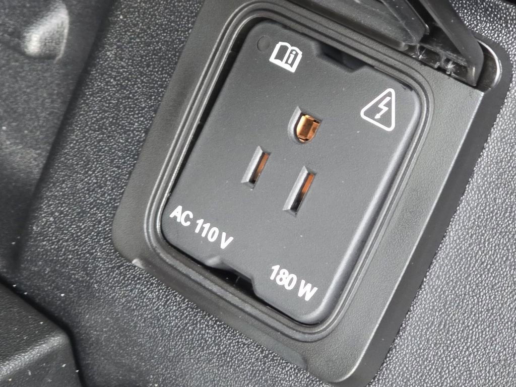 New 2026 Land Rover Defender 110 X-Dynamic SE AWD/4WD image 19