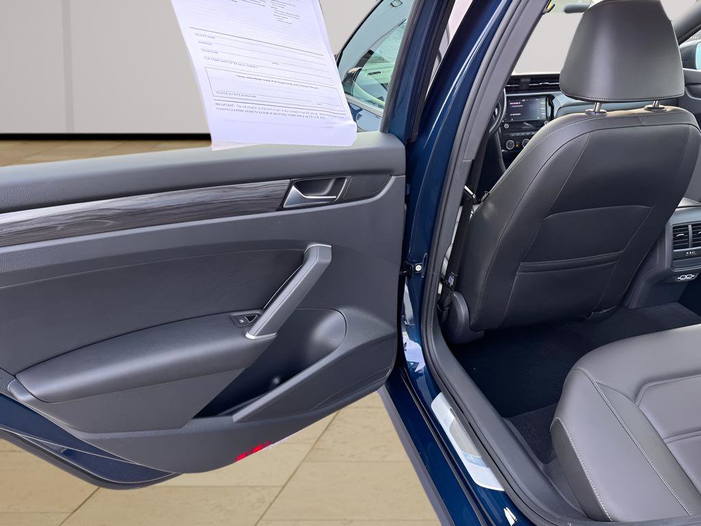 Used 2022 Volkswagen Passat 2.0T R-Line image 34