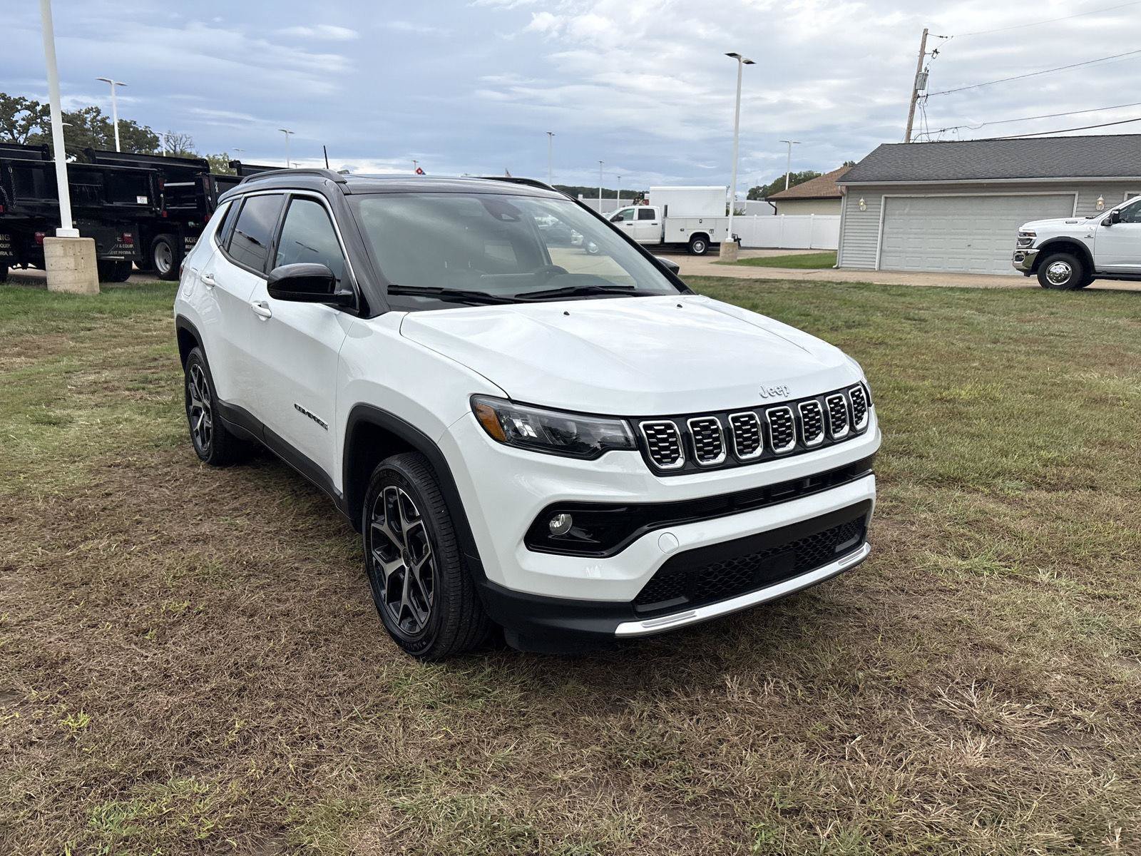 Used 2025 Jeep Compass Limited w/ Sun & Sound Group AWD/4WD image 3
