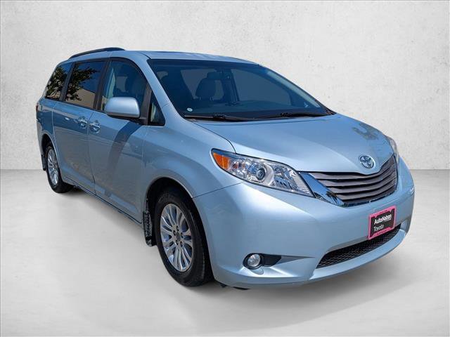 Used 2017 Toyota Sienna XLE w/ XLE Navigation Package image 3