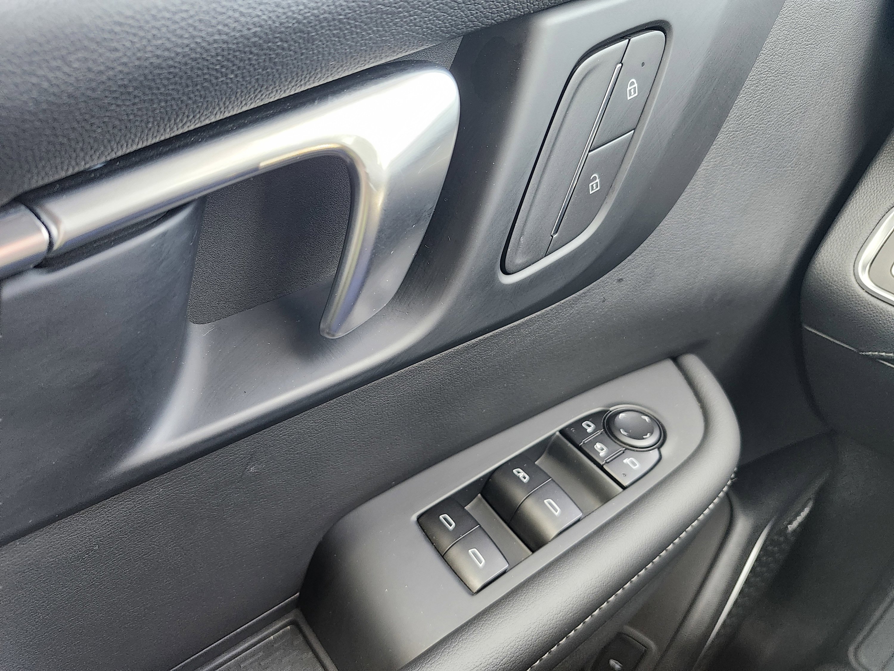 Used 2025 Buick Enclave Preferred image 18