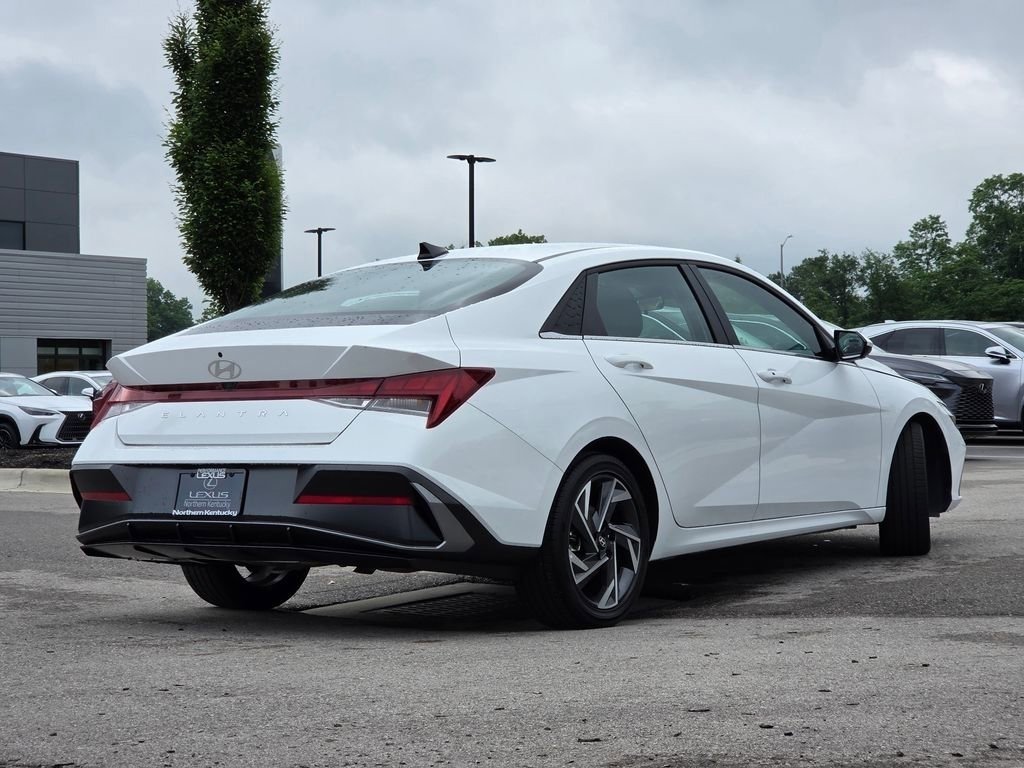 Used 2025 Hyundai Elantra SEL FWD image 27