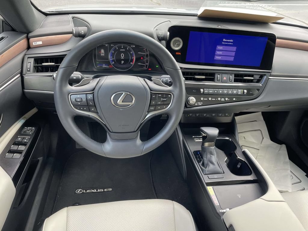Used 2025 Lexus ES 350 w/ Premium Package FWD image 9