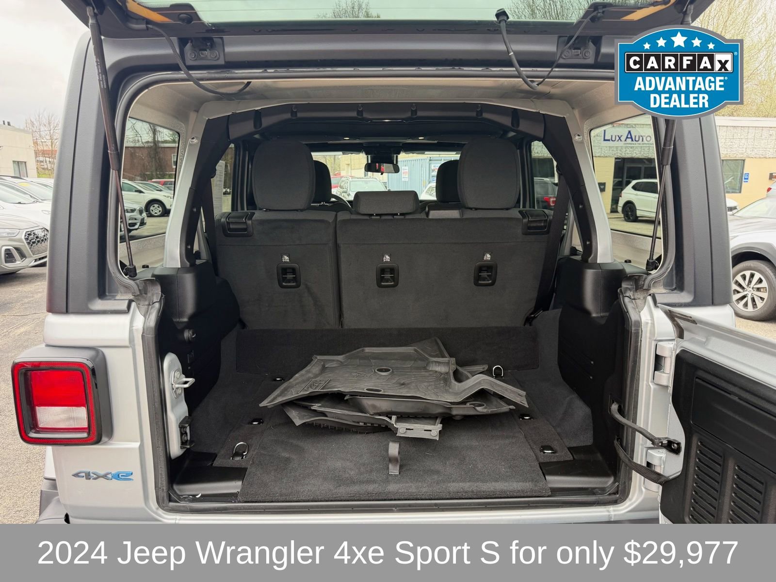 Used 2024 Jeep Wrangler Unlimited image 7
