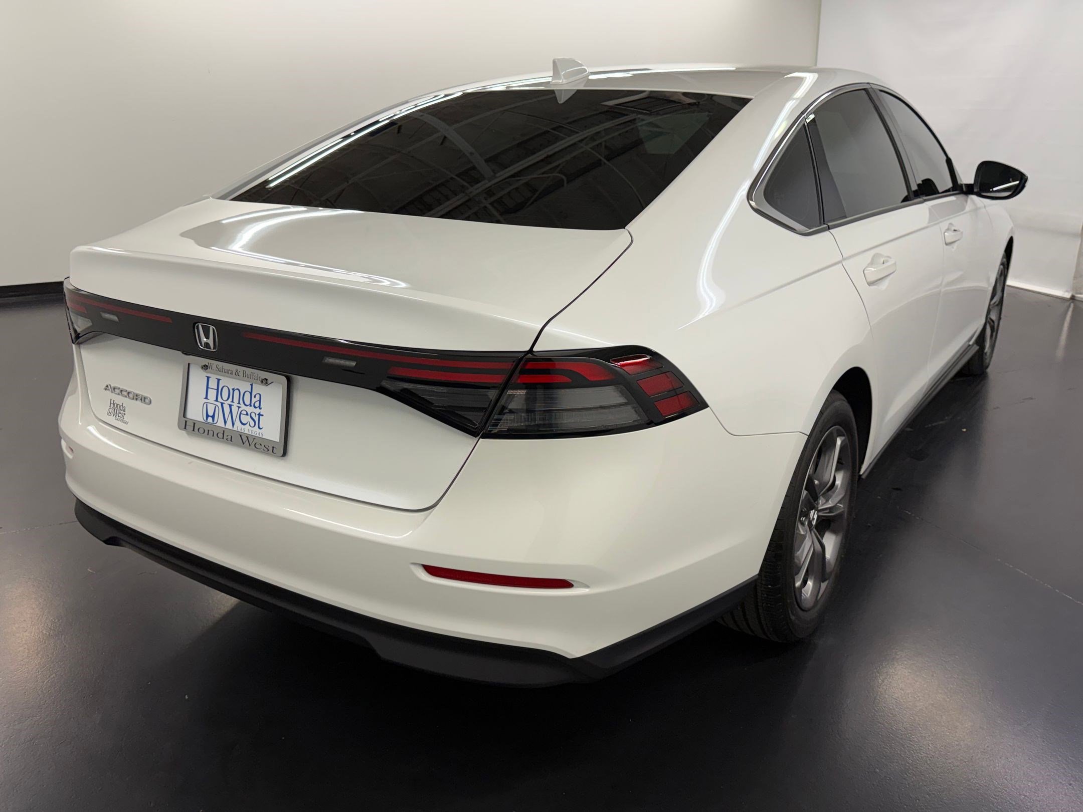 Certified 2023 Honda Accord EX image 9