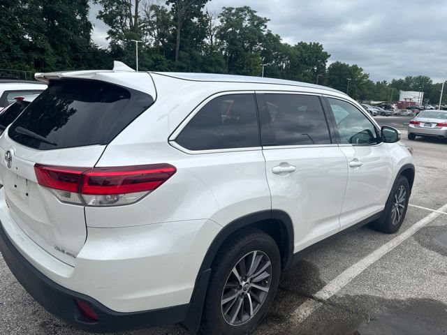 Used 2019 Toyota Highlander XLE AWD/4WD image 4