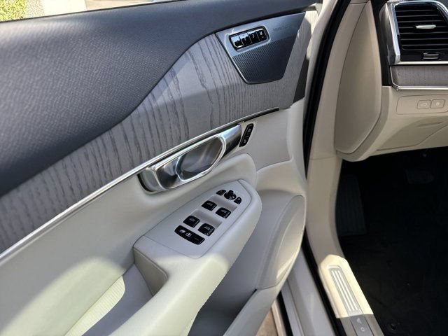 New 2025 Volvo XC90 T8 Plus w/ Protection Package Premier AWD/4WD image 15