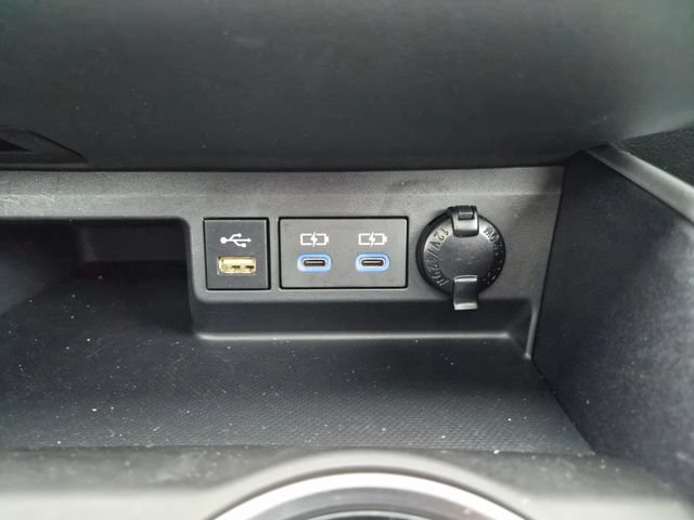 Used 2022 Toyota Highlander XLE AWD/4WD image 29