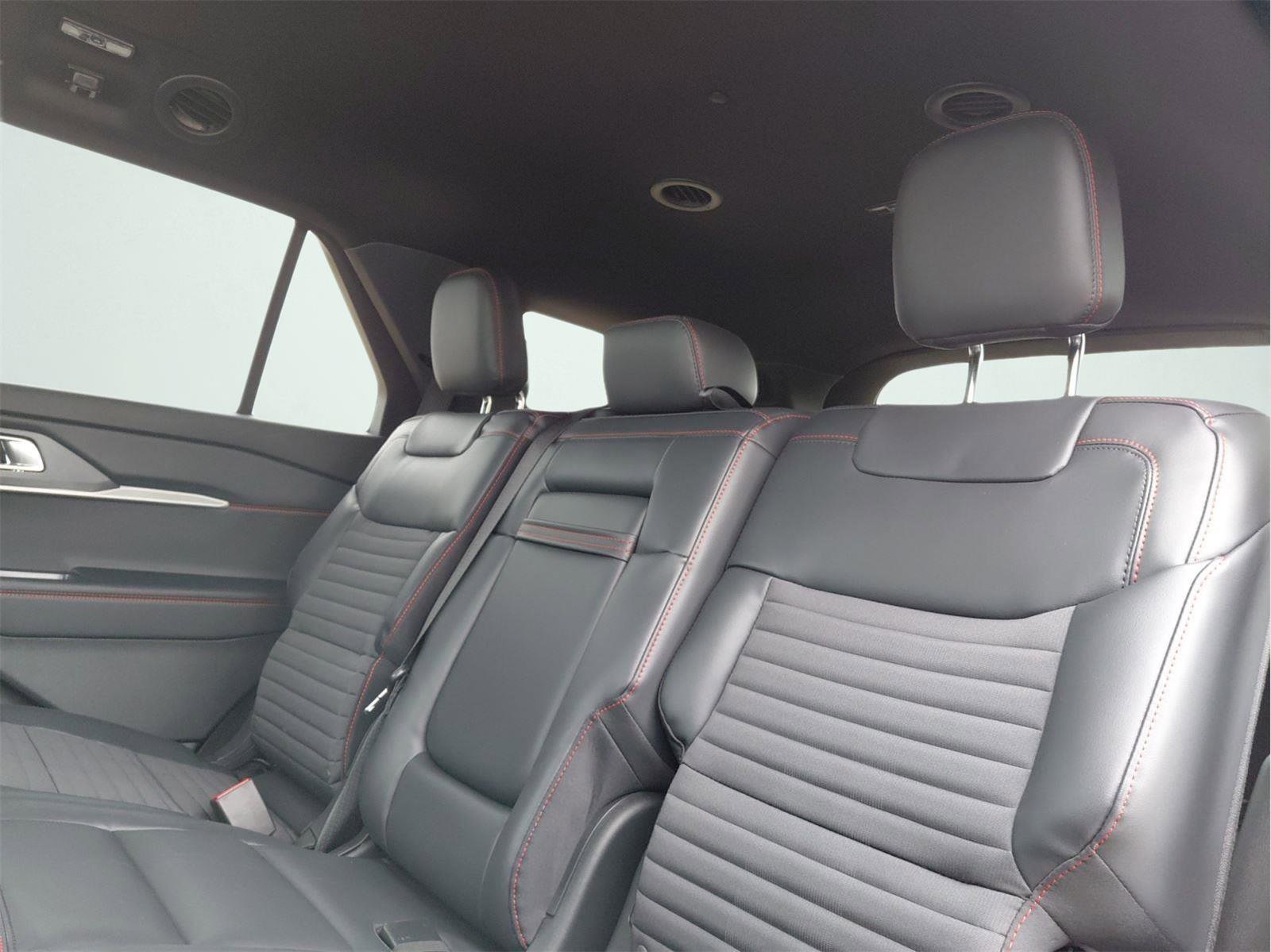 New 2026 Ford Explorer ST-Line w/ ST-Line Street Pack image 13