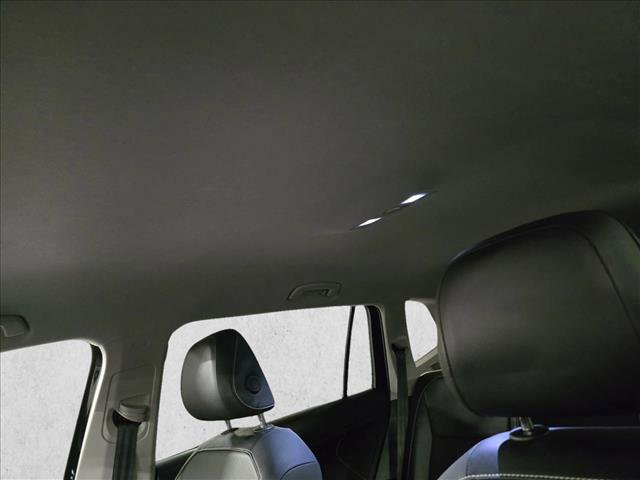 Used 2024 Volkswagen Tiguan SE image 29