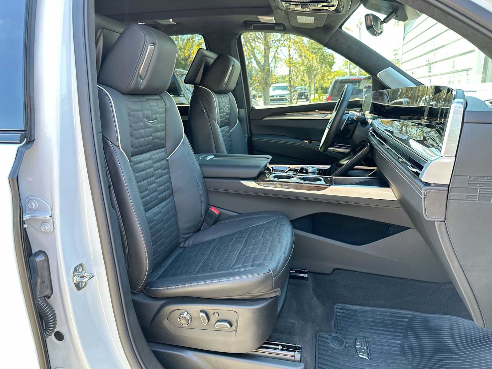Certified 2026 Cadillac Escalade Platinum Sport AWD/4WD image 21