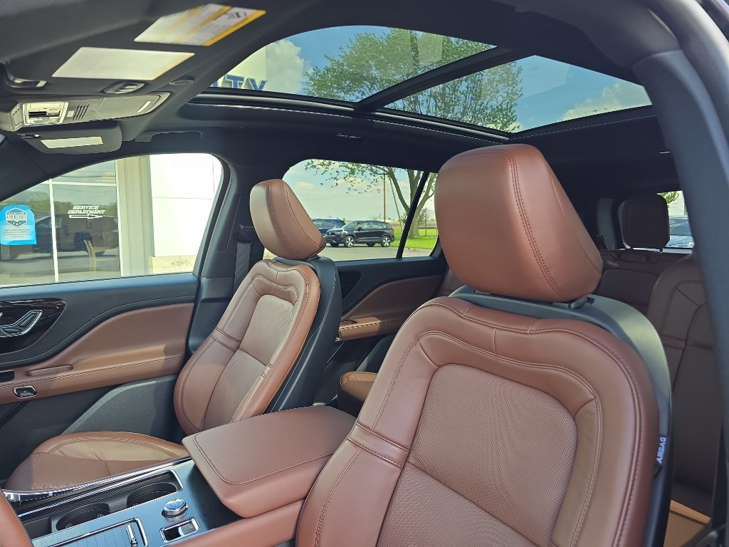 Used 2025 Lincoln Aviator Reserve w/ Jet Appearance Package AWD/4WD image 13