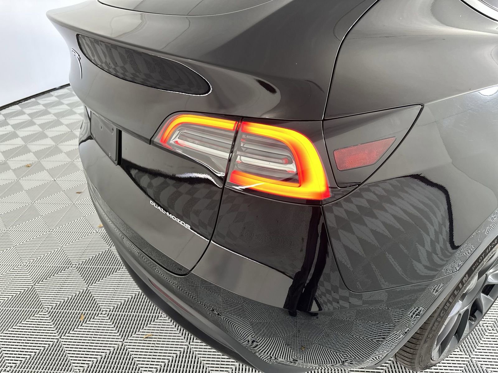 Used 2021 Tesla Model Y Long Range image 26