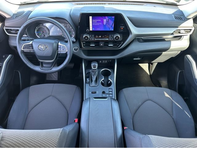 Used 2024 Toyota Highlander LE FWD image 13