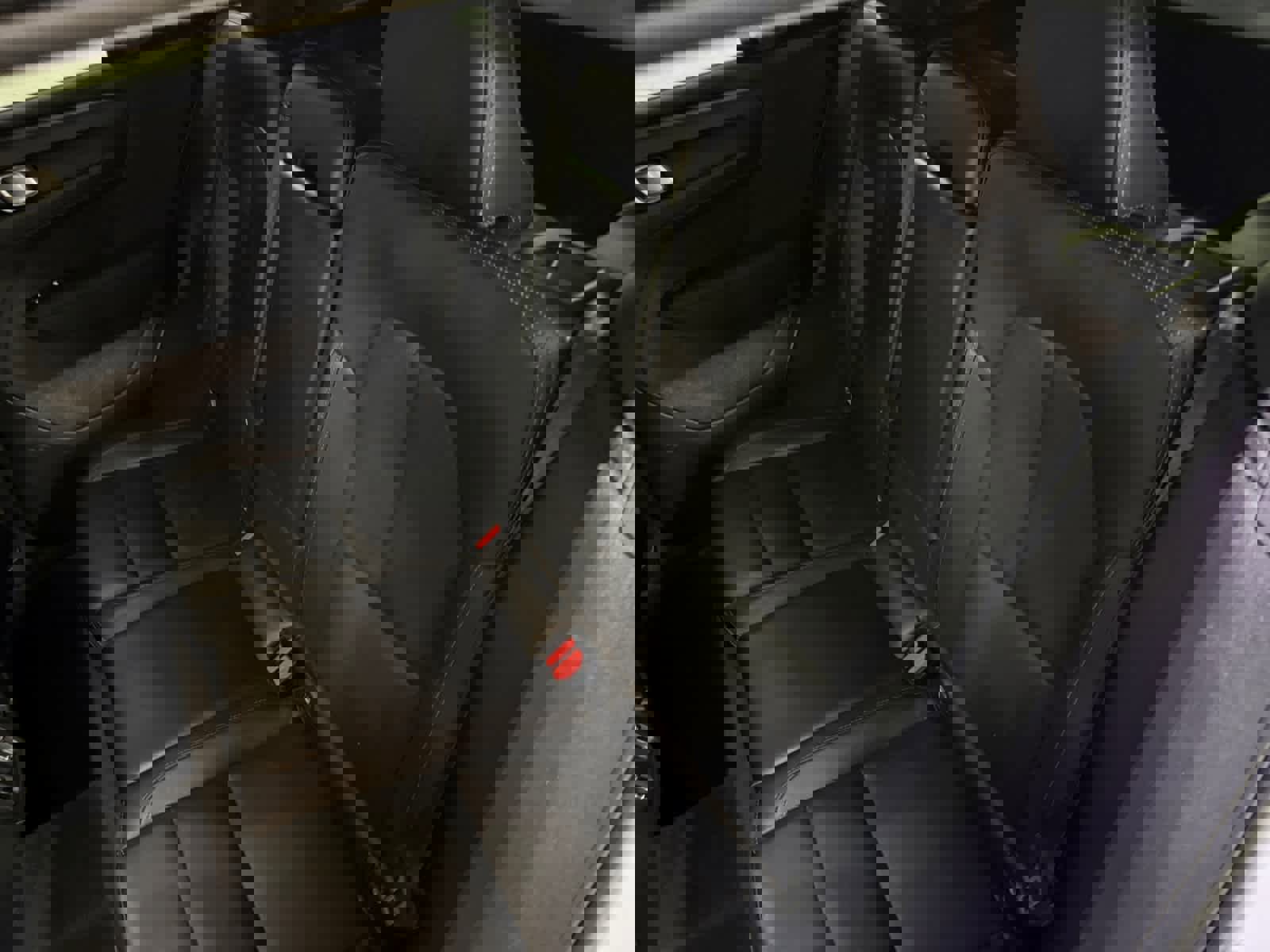 Used 2024 Volvo XC40 B5 Plus AWD/4WD image 17