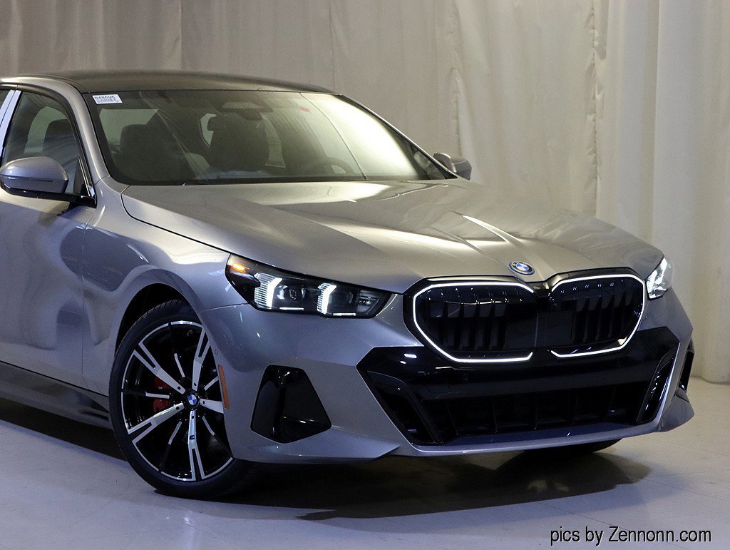 Used 2026 BMW 550e xDrive image 2