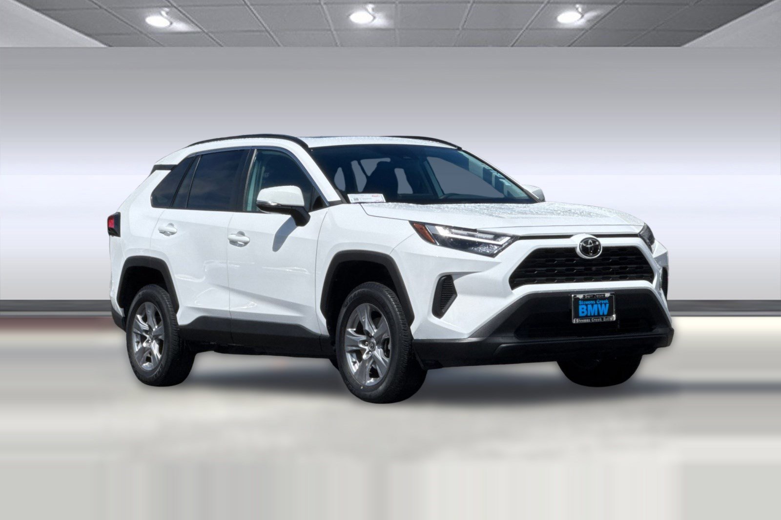 Used 2022 Toyota RAV4 XLE w/ Convenience Package image 6