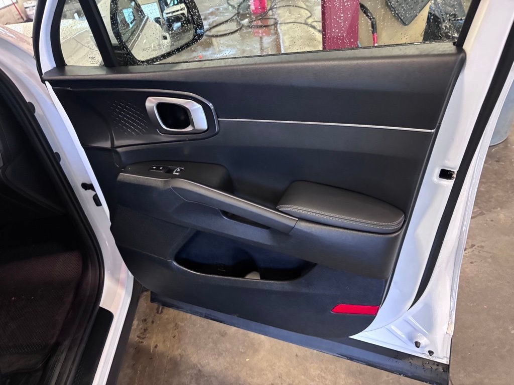 Used 2025 Kia Sorento S AWD/4WD image 33