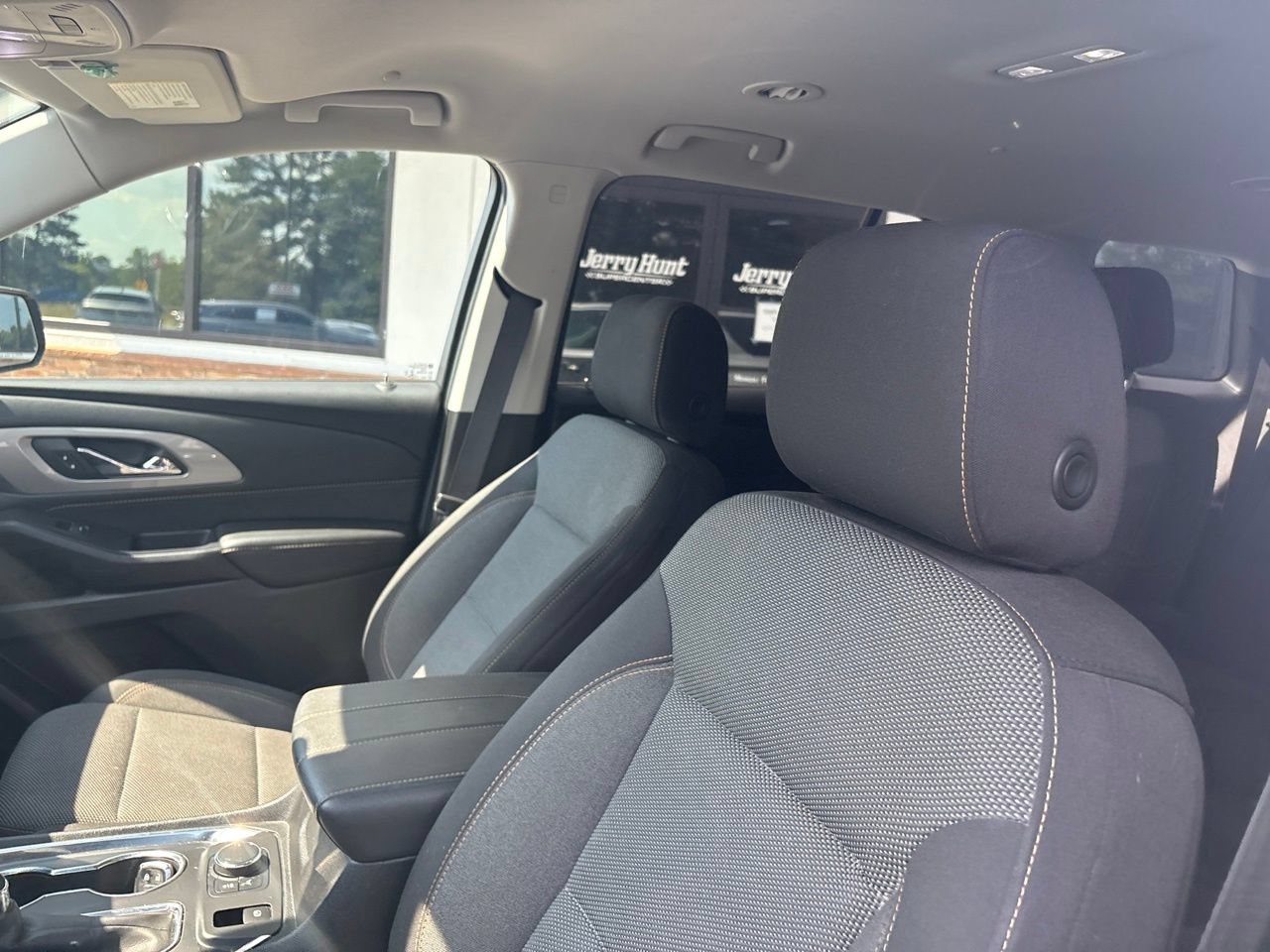 Used 2021 Chevrolet Traverse LT FWD image 3