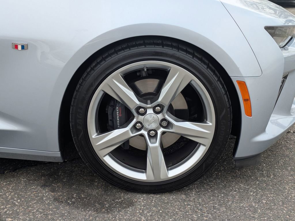Used 2018 Chevrolet Camaro SS RWD image 27