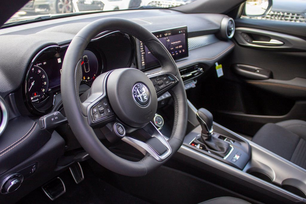 Used 2025 Alfa Romeo Tonale w/ Active Assist Package image 11