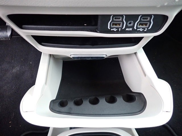 Used 2024 Chrysler Pacifica Touring-L image 26