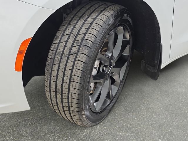 Used 2023 Chrysler Pacifica Touring-L w/ Uconnect Theater Family Group image 31