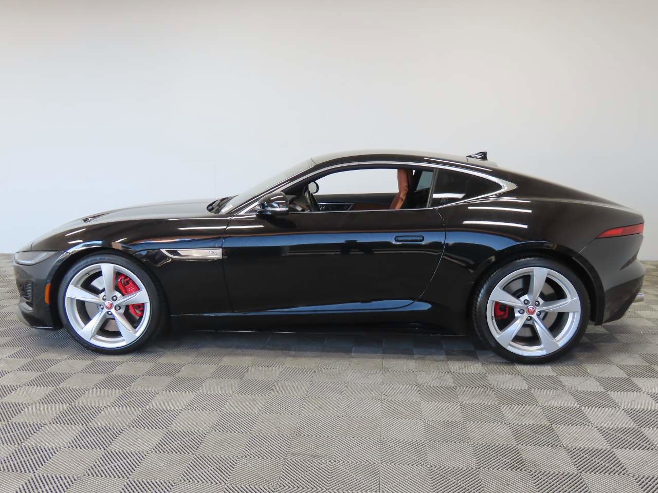 Used 2022 Jaguar F-TYPE R-Dynamic image 5