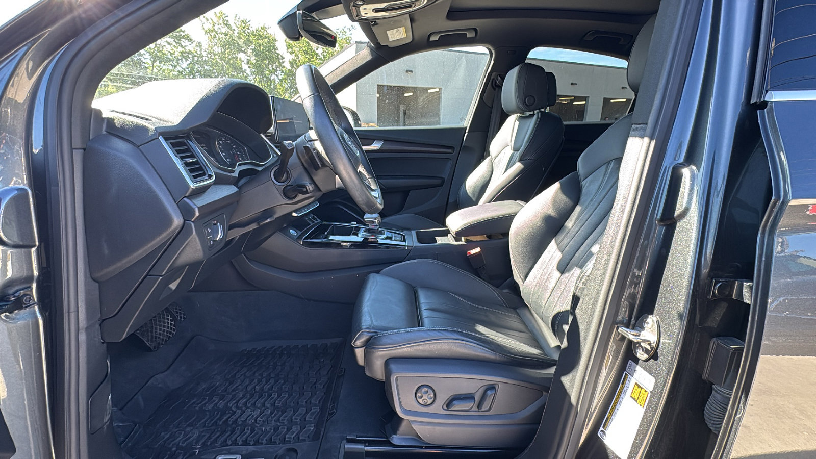 Used 2023 Audi Q5 2.0T Premium w/ Convenience Package image 9