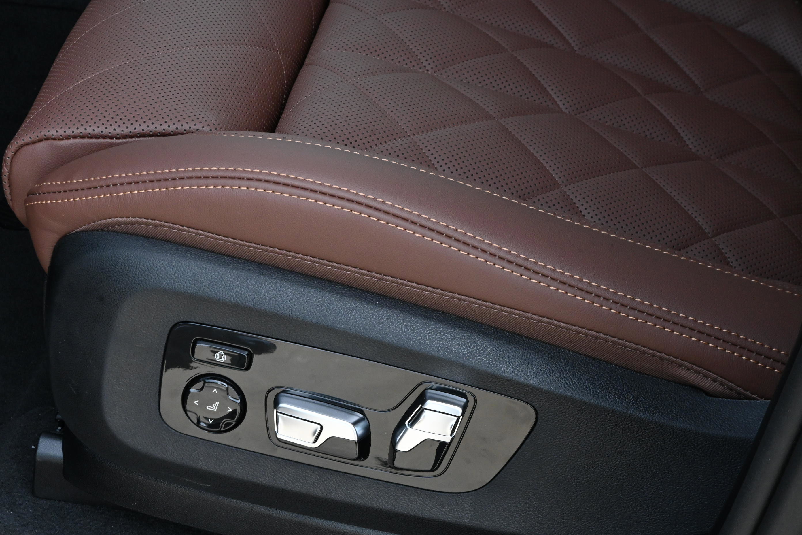 New 2026 BMW X5 xDrive40i w/ M Sport Package image 23